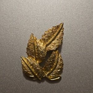 Vintage Goldtone Leaf Cluster Brooch